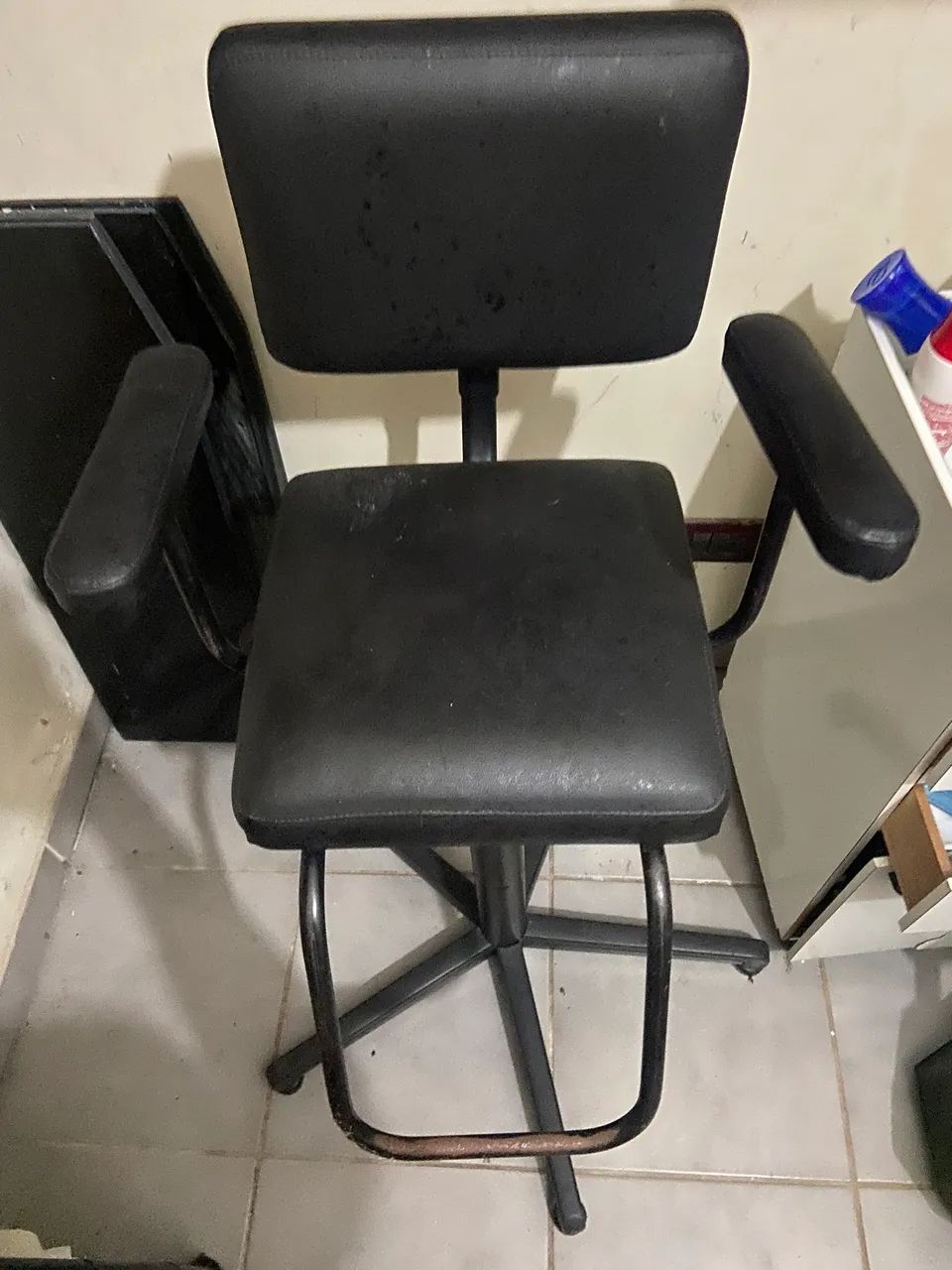 Cadeira de barbeiro infantil preta  - Foto 3