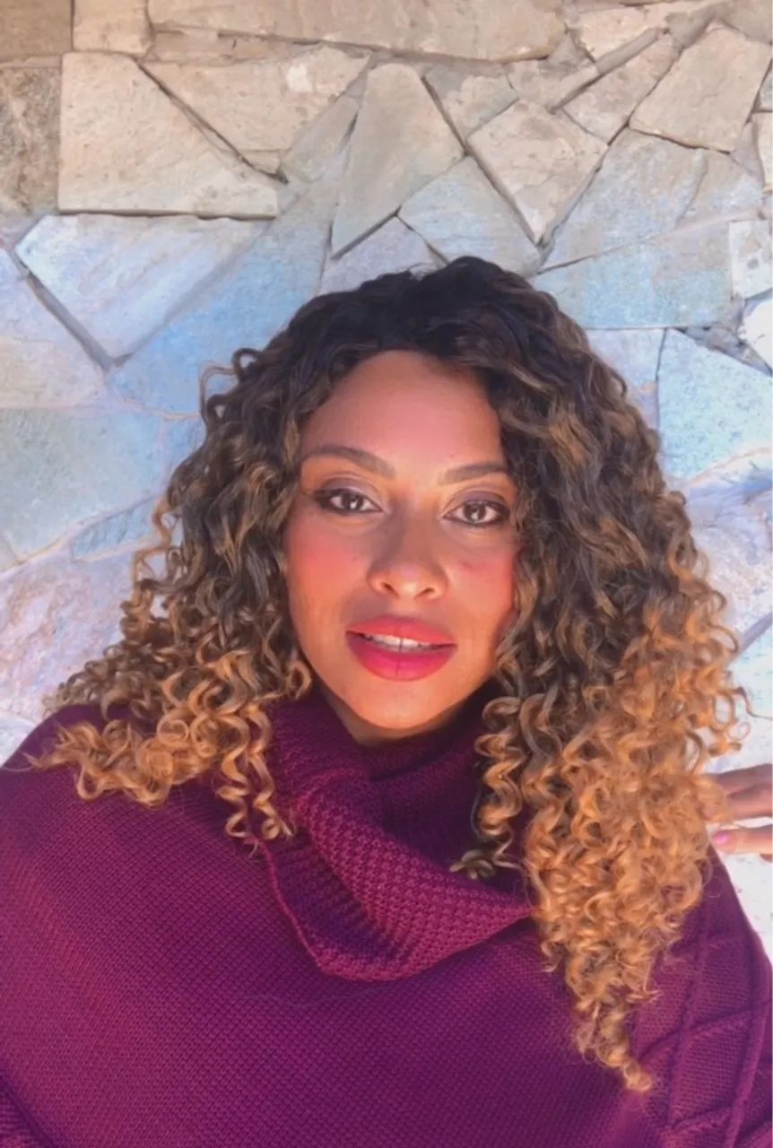 Peruca cacheada- nova / sem uso  - Foto 4