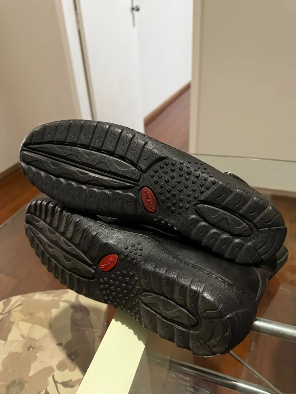 Botas de Couro Preto - Estilo e Conforto - Foto 4