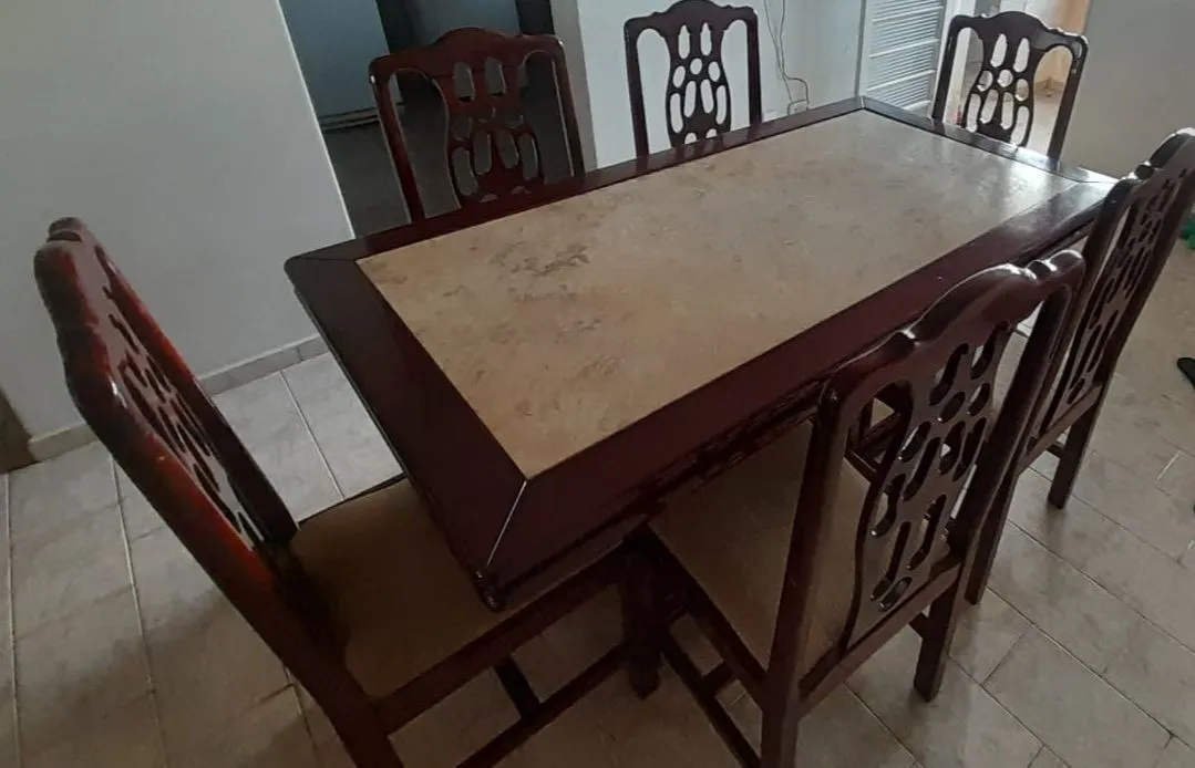 Mesa de Jantar em Madeira Maciça