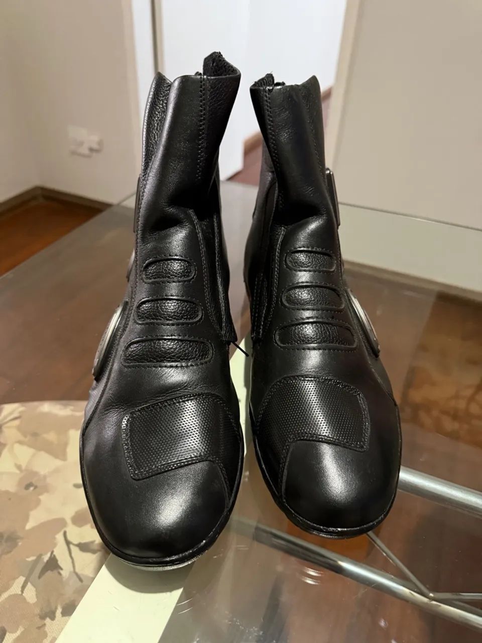 Botas de Couro Preto - Estilo e Conforto - Foto 3