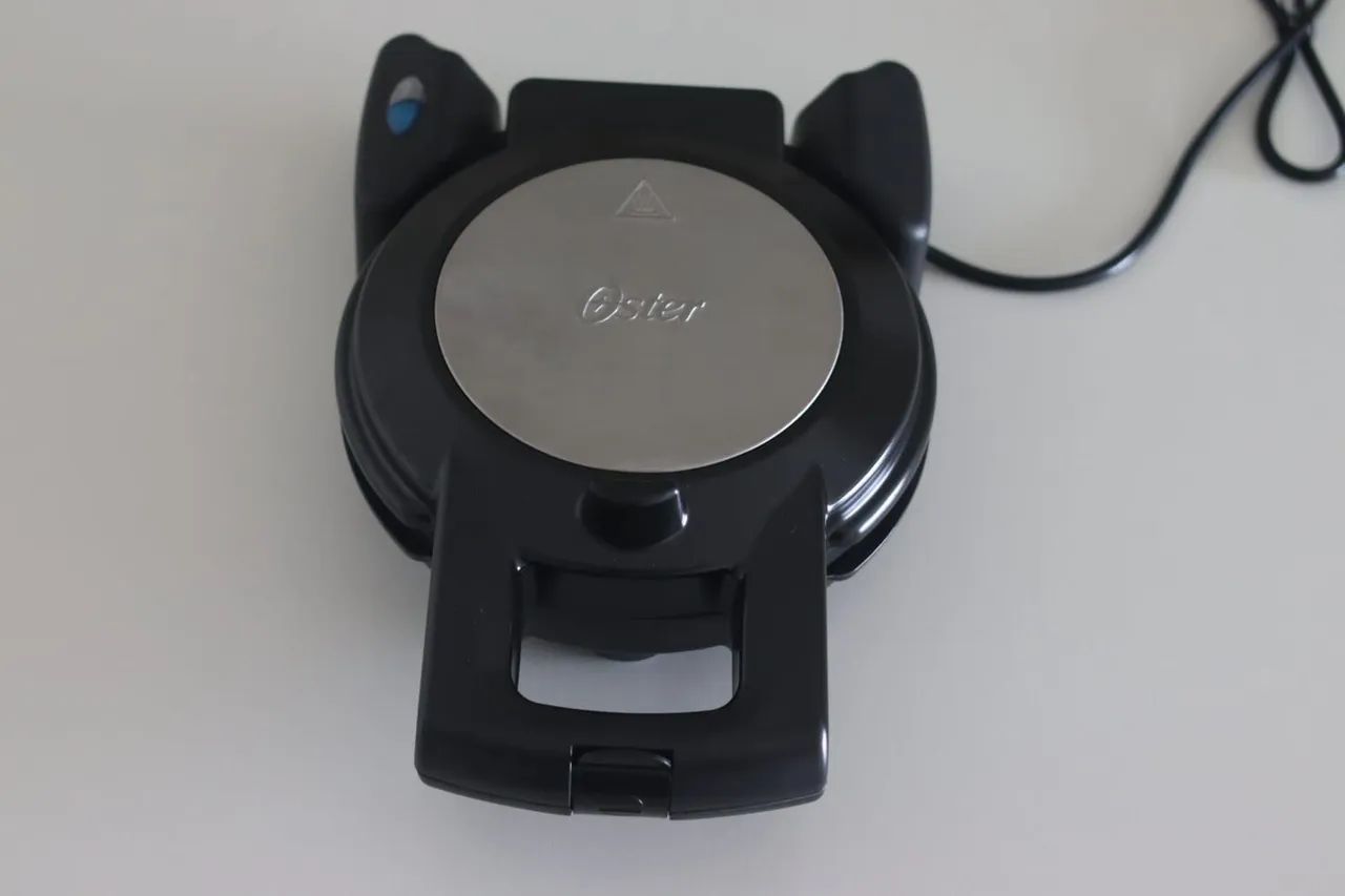 Máquina de Waffle Oster Nova