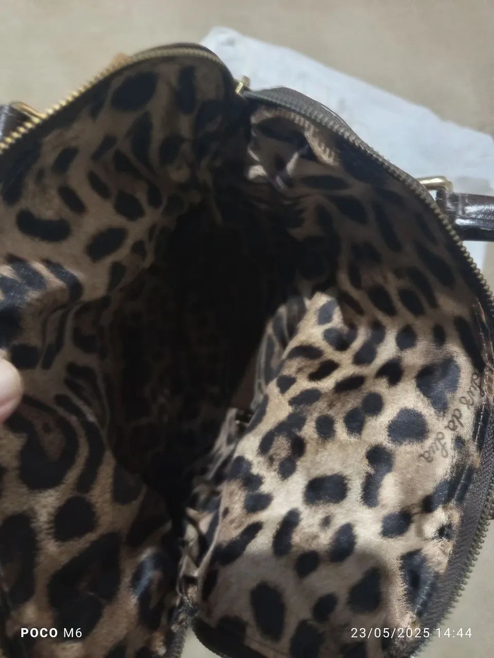 Bolsa de Couro com Detalhes Animal Print - Foto 3