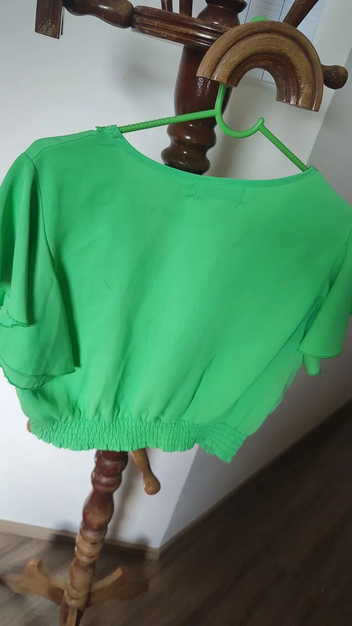 Blusa Verde Detalhada com Renda Tam.P - Foto 4