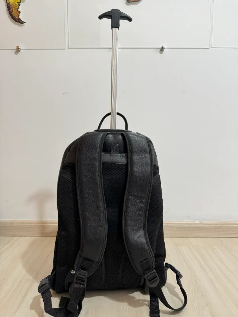 Mochila de Rodinha em Couro - Foto 2