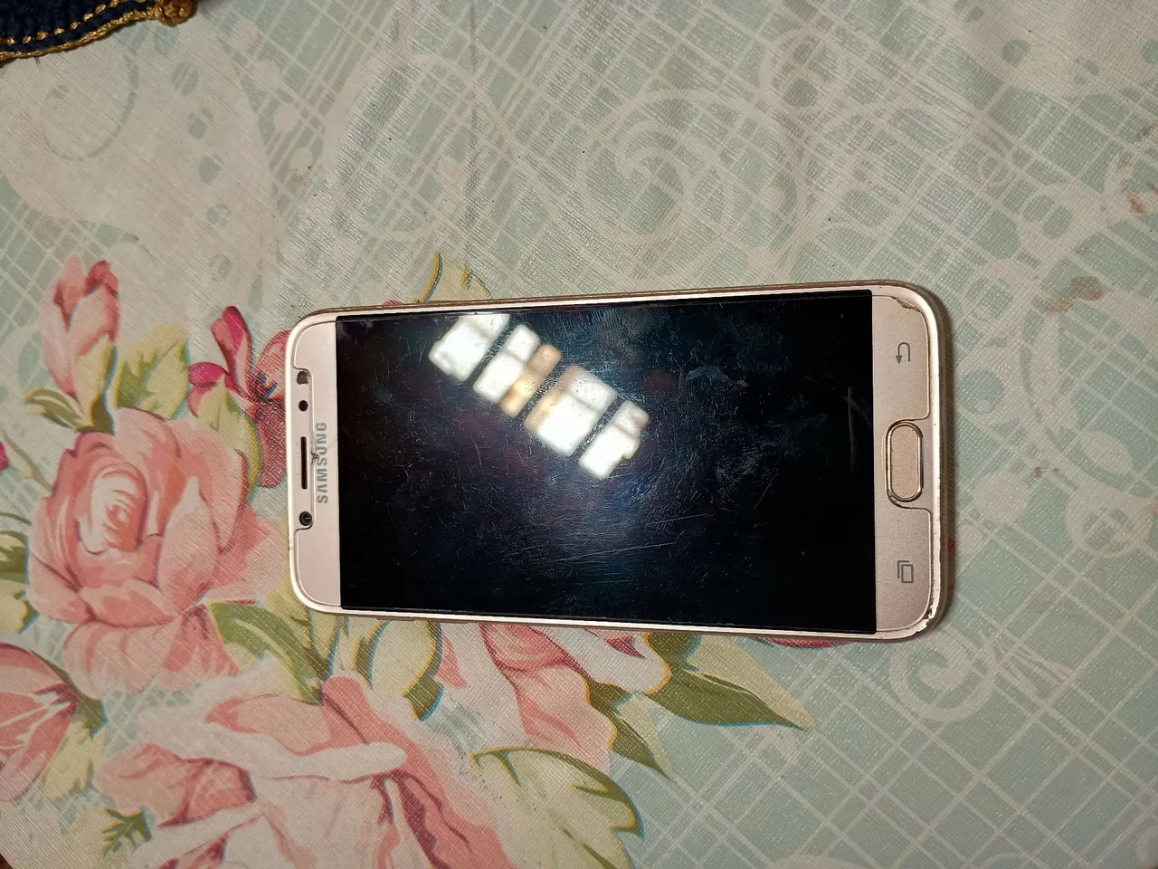 J7 pro, 64 gb de armazenamento.