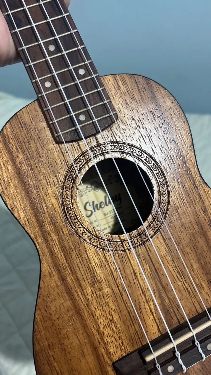 Ukulele 63825094065665120