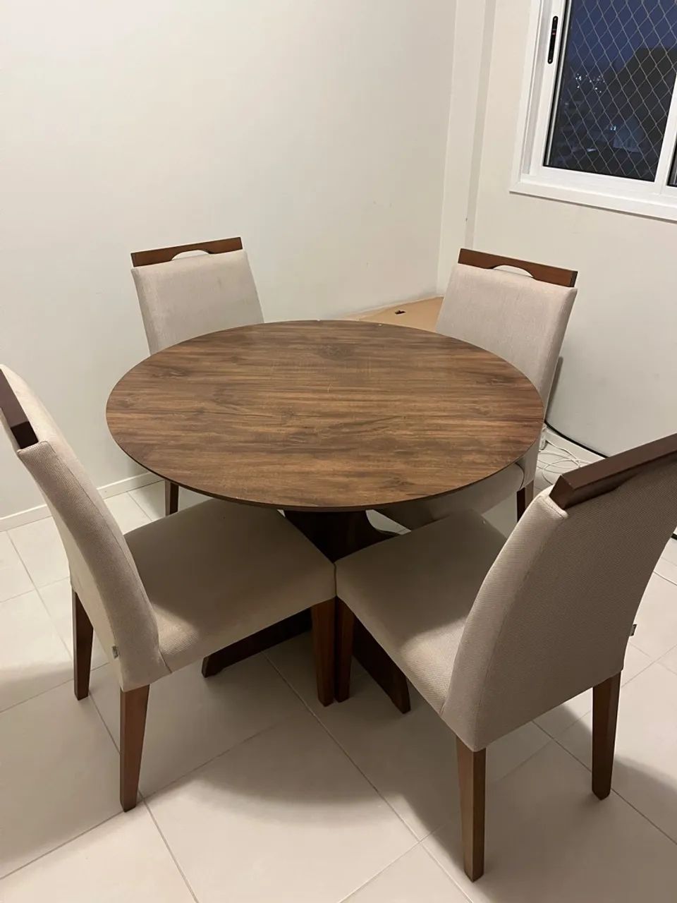 Mesa com cadeiras