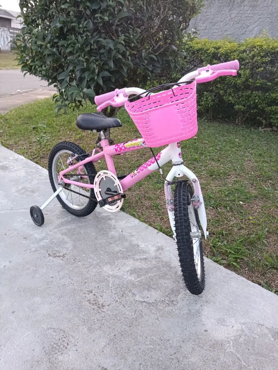 Bicicleta Infantil aro 16 com cestinha e rodinhas - Foto 2
