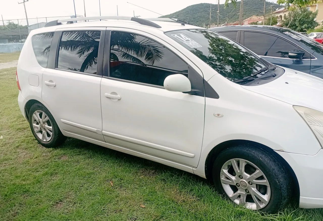 Livina nissan 1.8  automático  2014