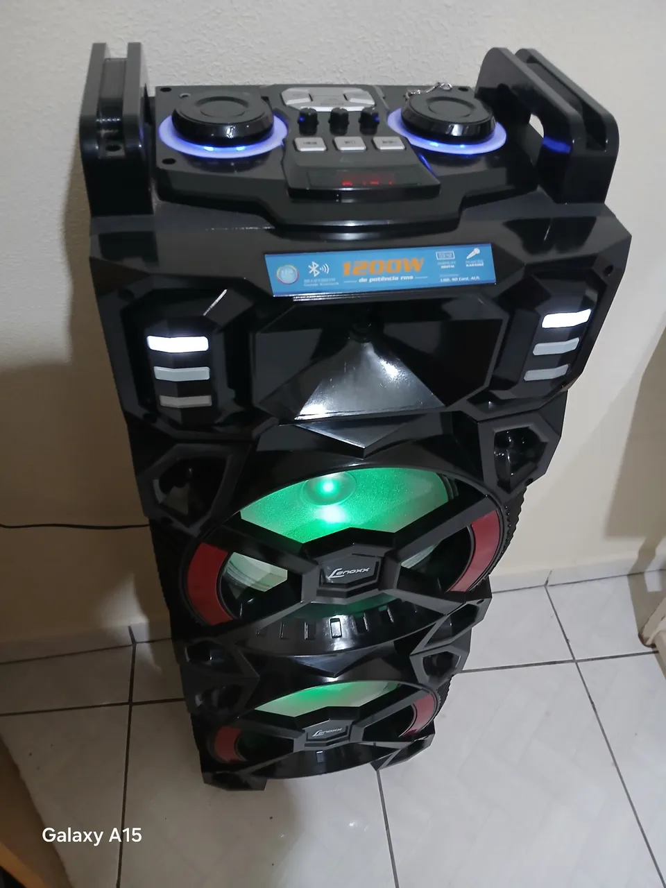 Vendo caixa de som, praticamente nova