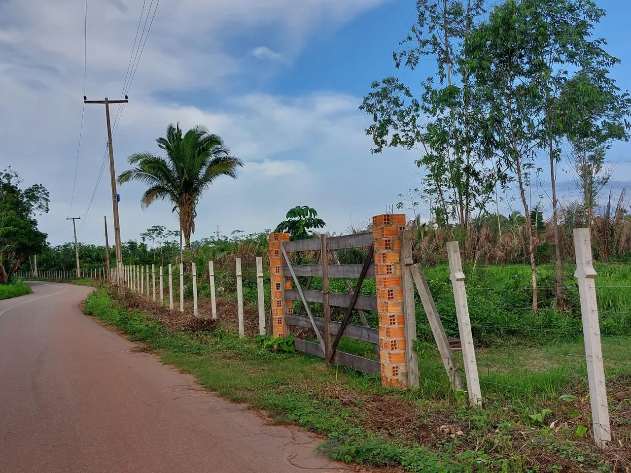 Vendo casa em sítio no Município de Rosário