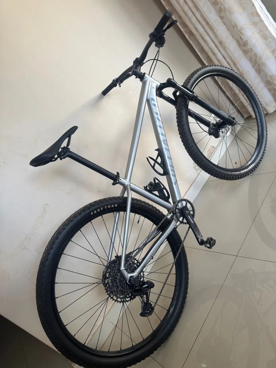 BICICLETA SPECIALIZED ROCKHOPPER EXPERT 29 (TAMANHO S)