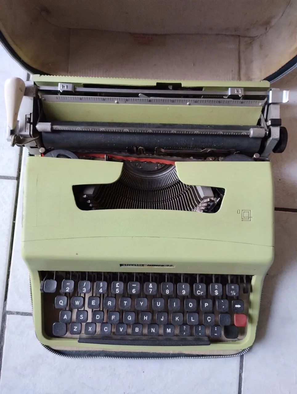 Máquina de escrever Olivetti Lettera 32 - Verde oliva retrô