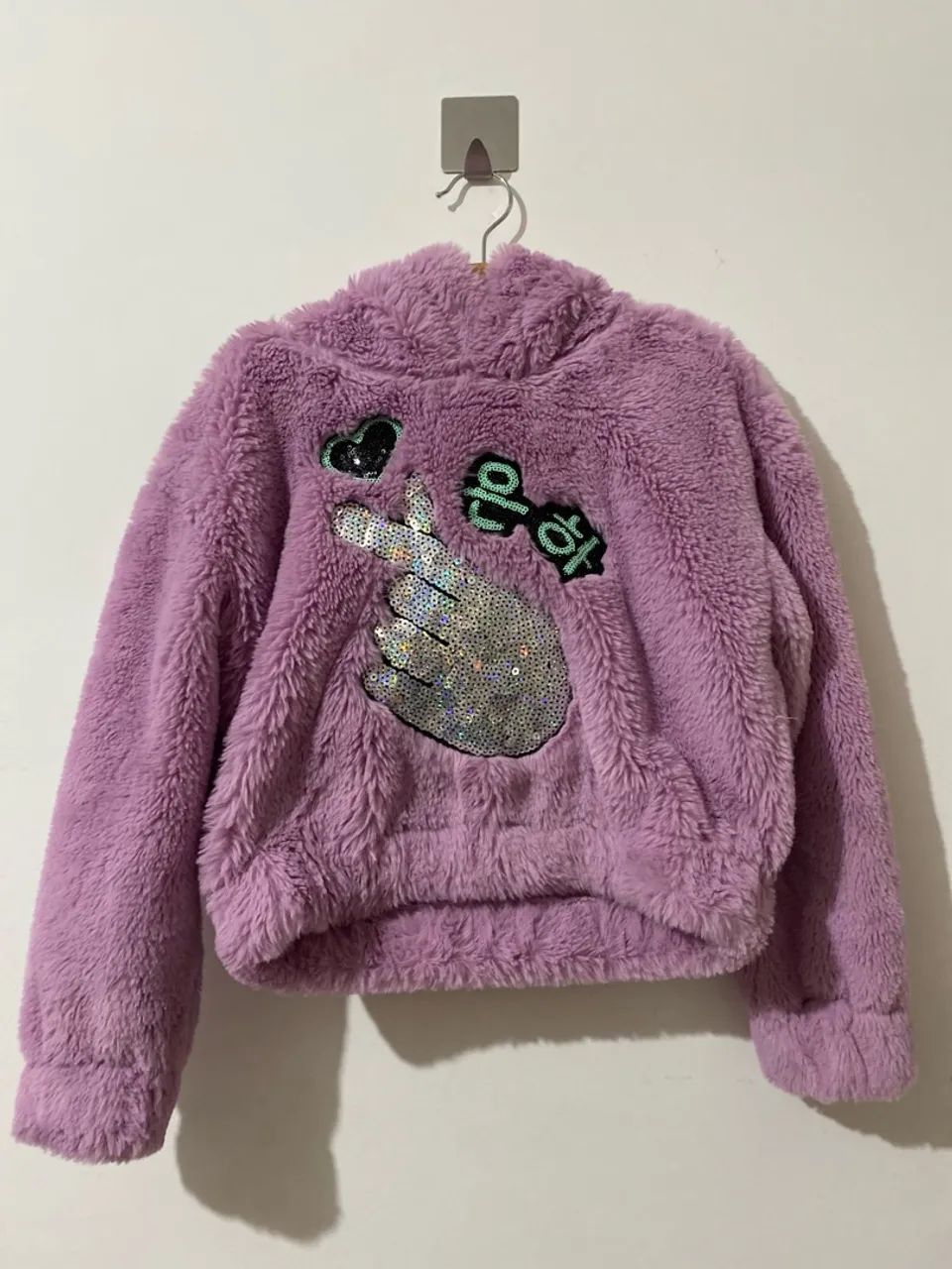 Casaco Pelúcia Lilás com Detalhes