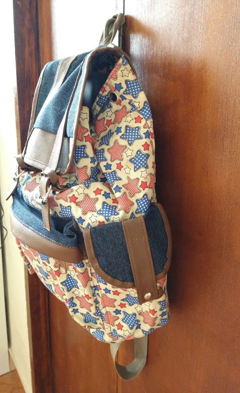 Mochila Estampa de Estrelas Seminova  - Foto 2