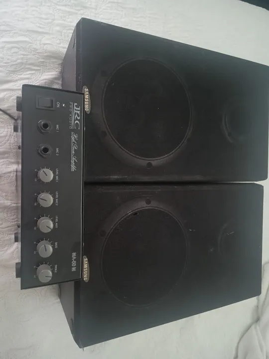 Amplificador mais par de Caixas de som