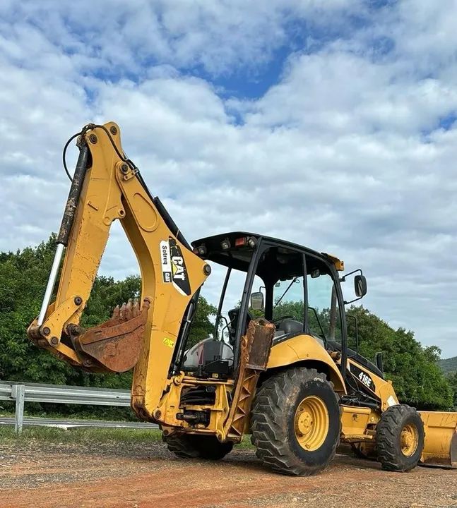 Retroescavadeira Caterpillar 416E a toda prova