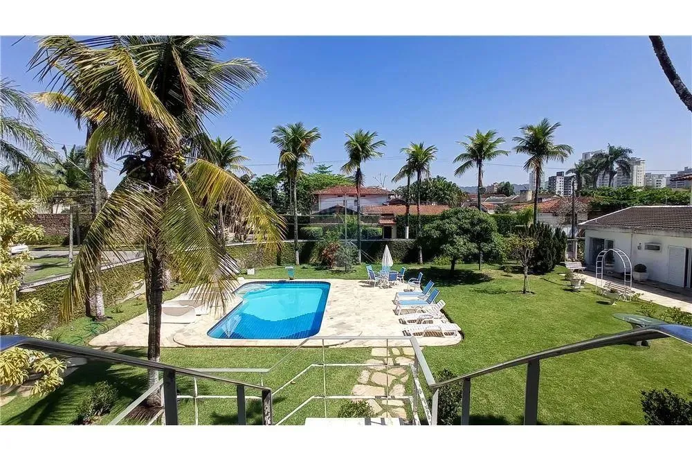 Casa à venda na Praia da Enseada - Guarujá
