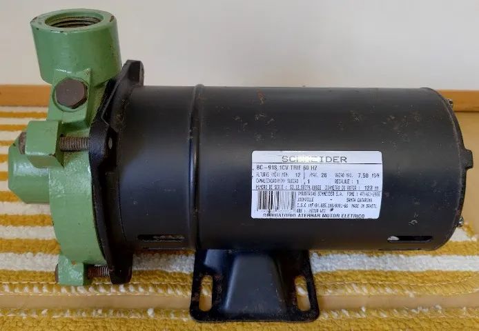Bomba Centrifuga Schneider Bc-91s 1Cv //// Trifásica //// Frequência 60Hz //// Novíssima!!