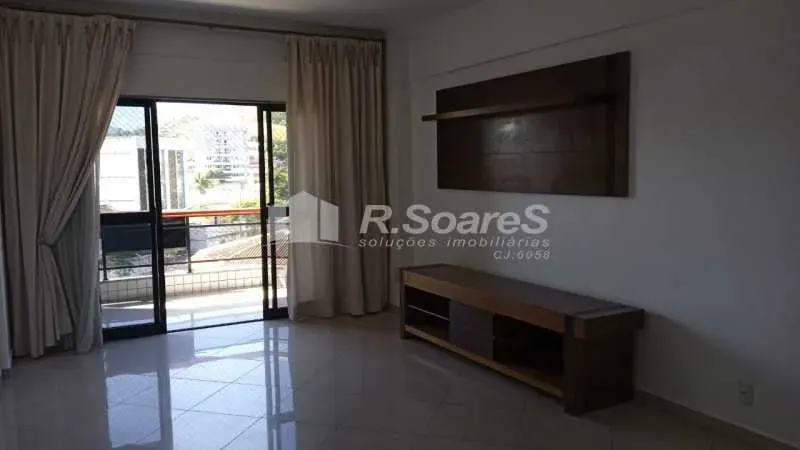 Apartamento : / Residencial / Vila Valqueire