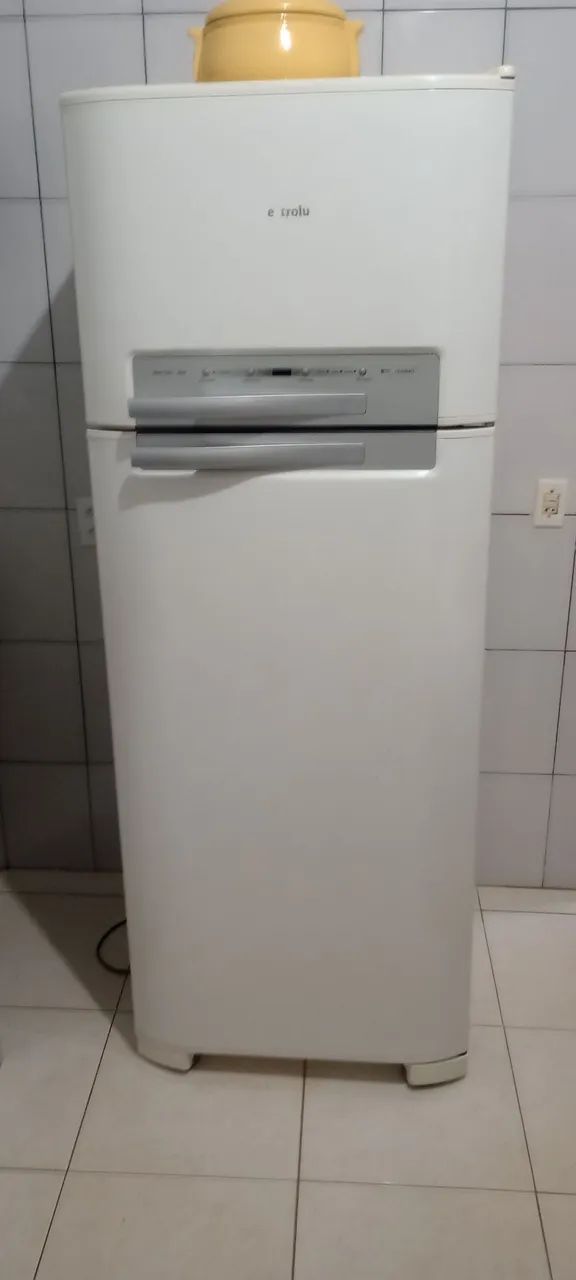 Geladeira Eletrolux c/ defeito 