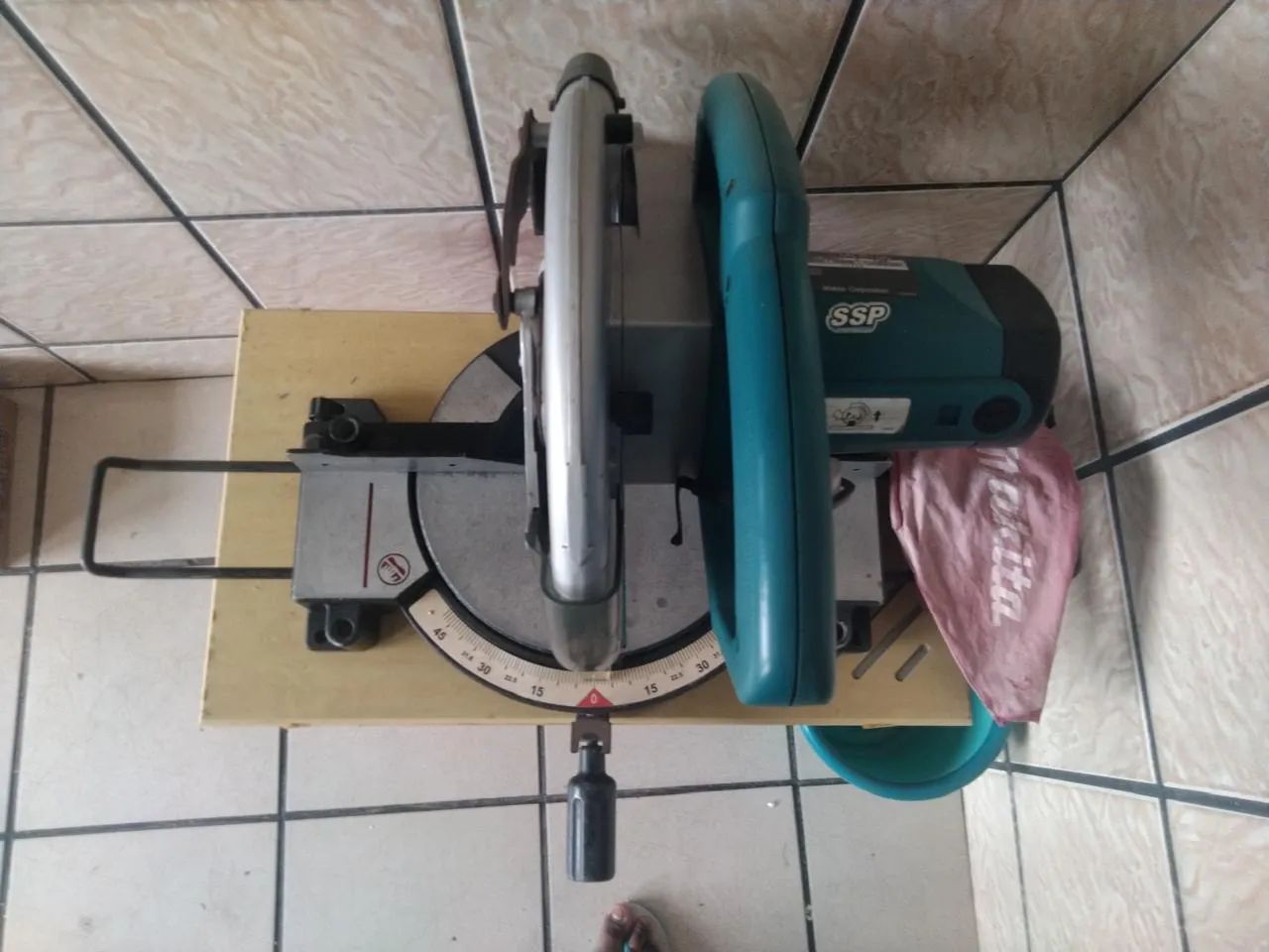 Serra industrial Makita  - Foto 2