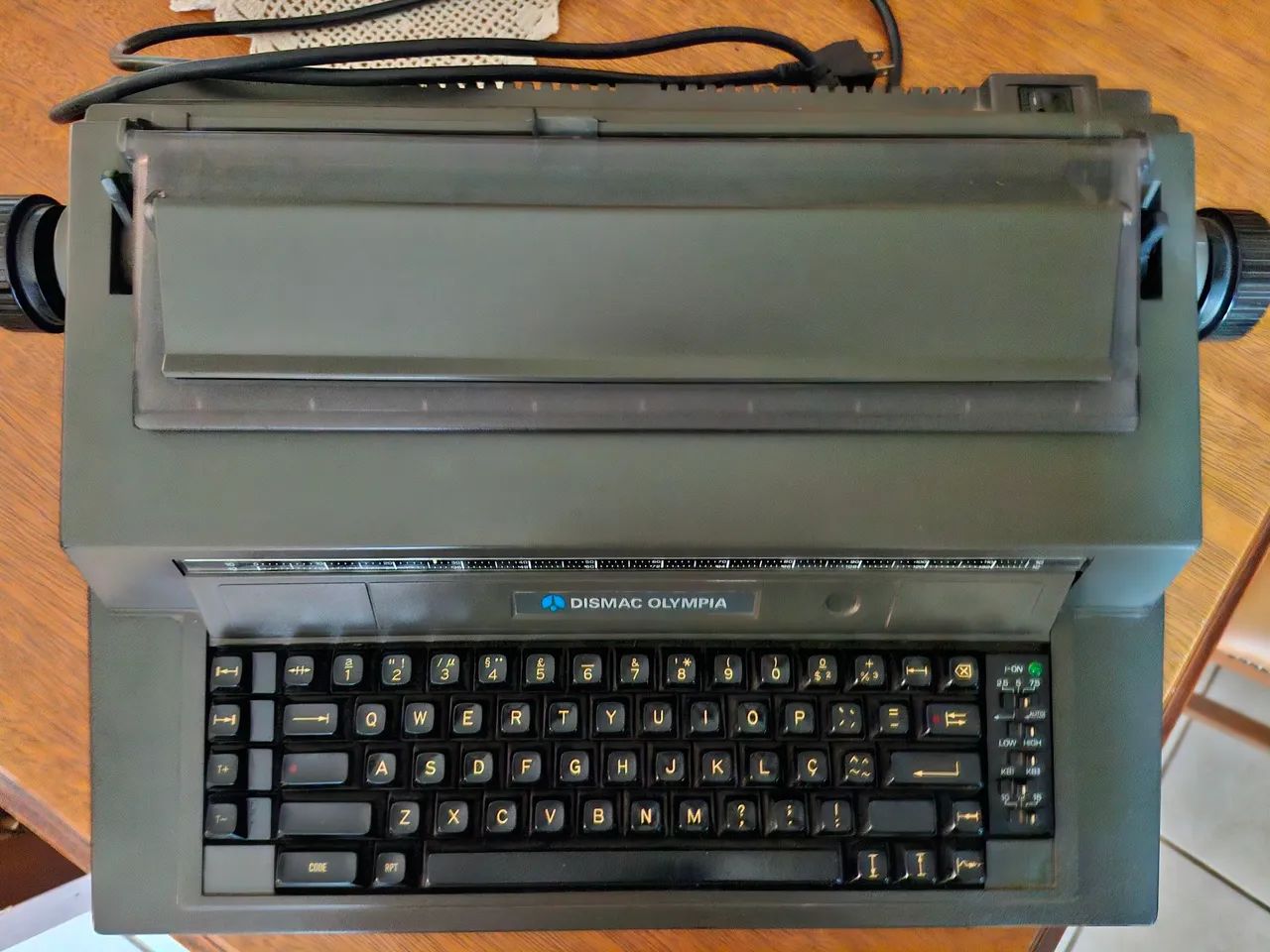 Máquina de escrever eletrônica Dismac Olympia - Foto 2