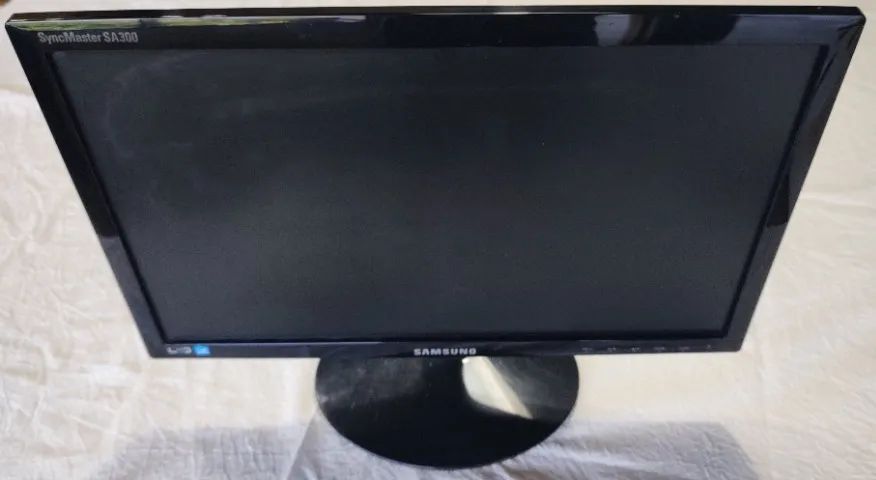 Monitor SAMSUNG  18,5 polegadas.