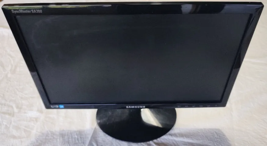 Monitor SAMSUNG 18,5 polegadas.