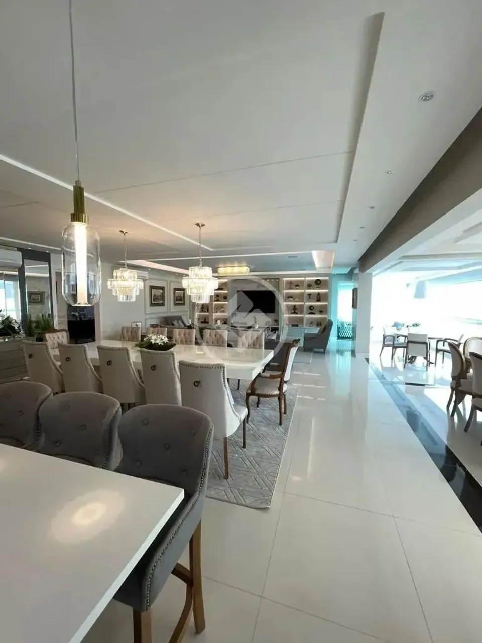 IMPERIAL PALACE MEIA PRAIA/SC 302m2 - FINAMENTE MOBILIADO - R$6.800.000,00 - ULTIMO ANDAR,