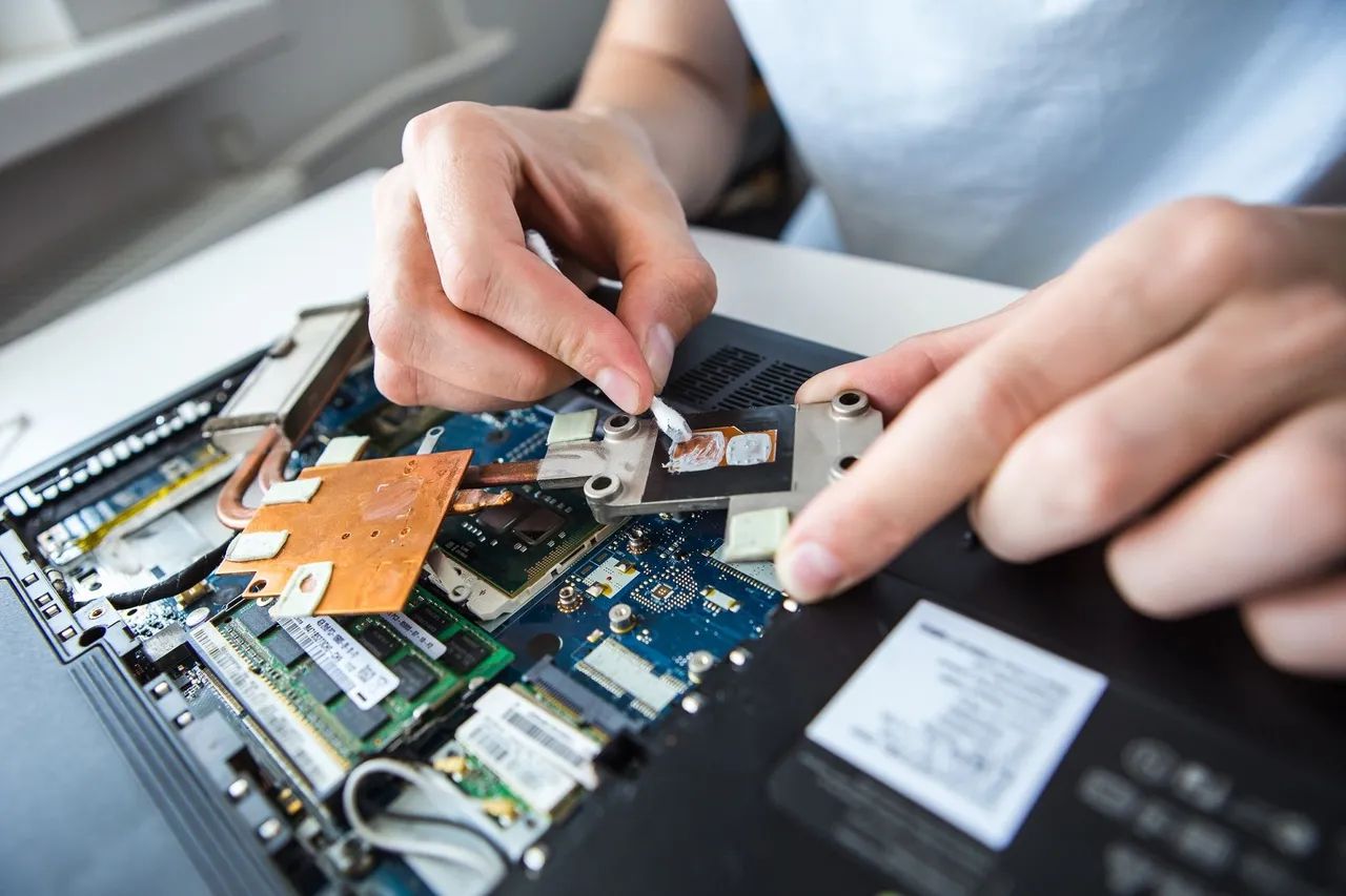 Manutenção de desktops e notebooks
