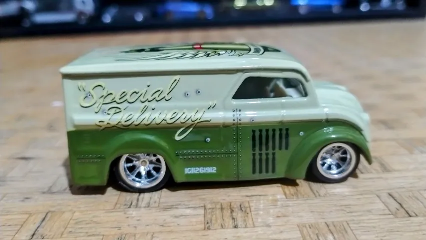 Hot Wheels - Dairy Delivery - 1/64 Loose