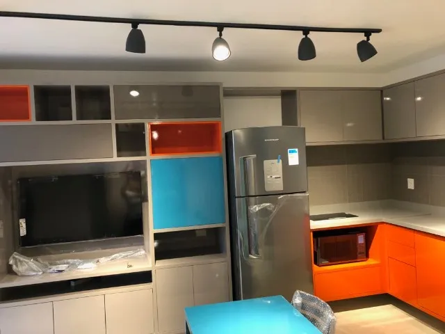 Maravilhoso Studio mobiliado com deposito e garagem! ao lado do metro! cond. completo!