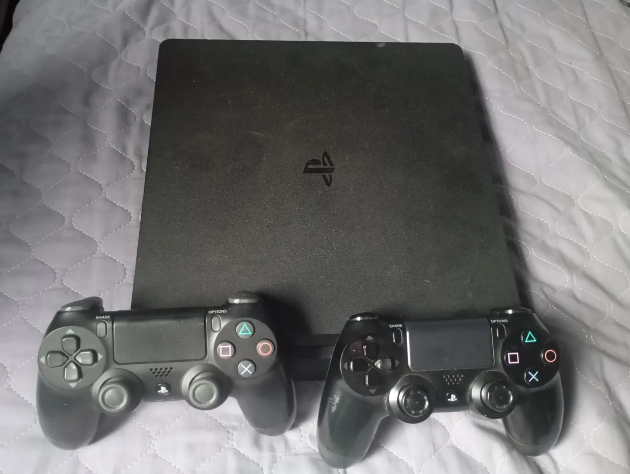 PlayStation 4 DESBLOQUEADO GOLDEN HEN 11.00 com 2 Controles