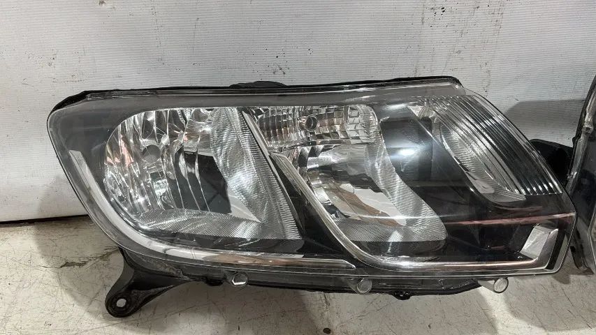 Par de farol sandero logan 2015 2016 2017 2018 2019 2020 original recuperado - Foto 2