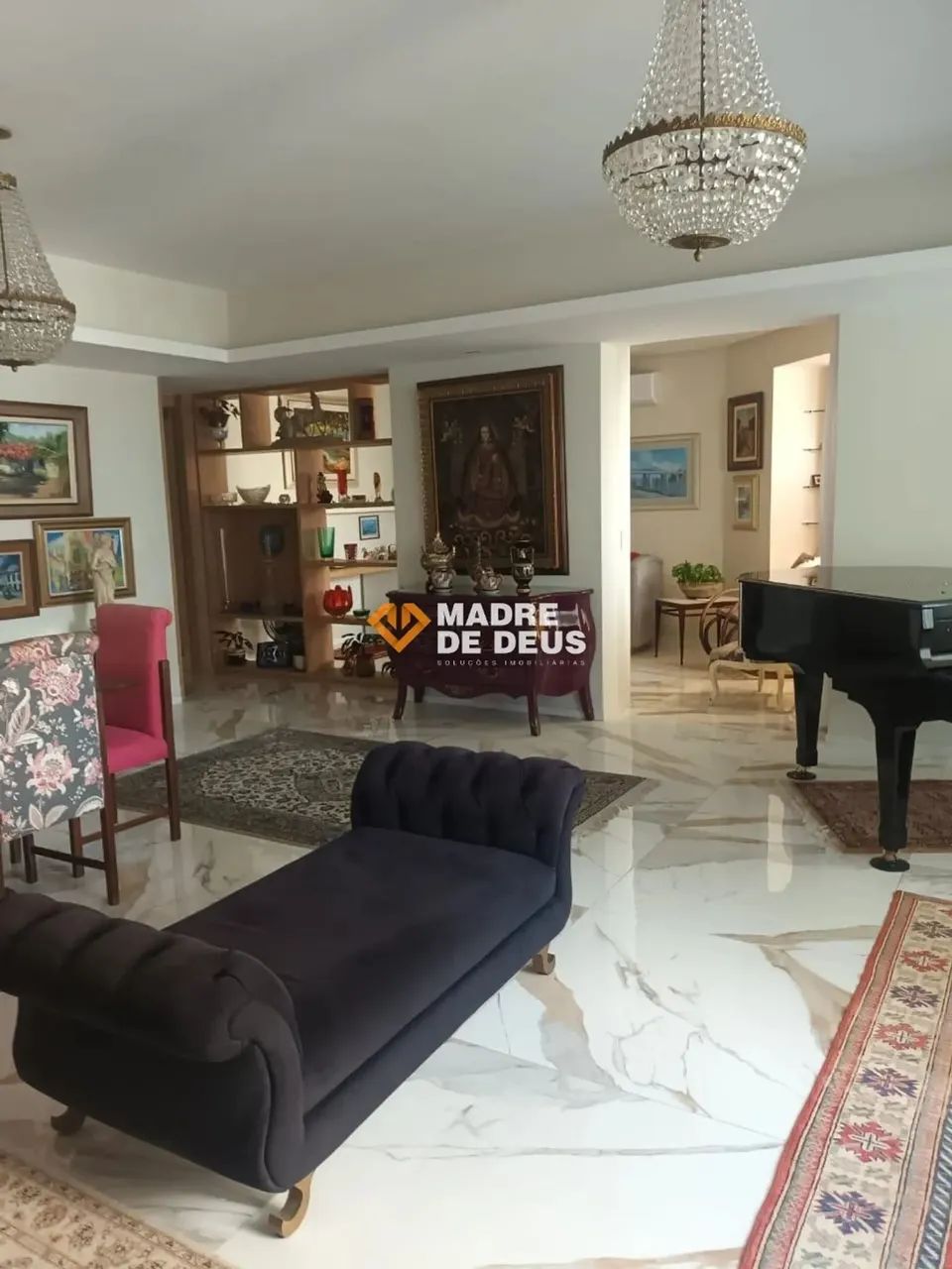 Excelente apartamento com 145 m2, todo reformado, proximo a Beira Mar