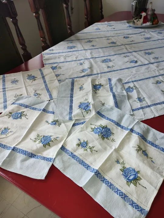 Toalha de mesa com guardanapos - Foto 2