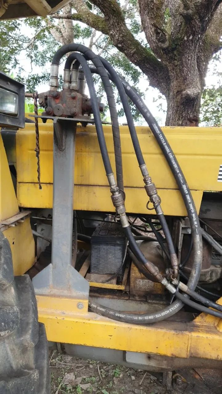 Trator CBT 2105  ANO 1988 com Lâmina tatu  Aceito troca - Foto 5