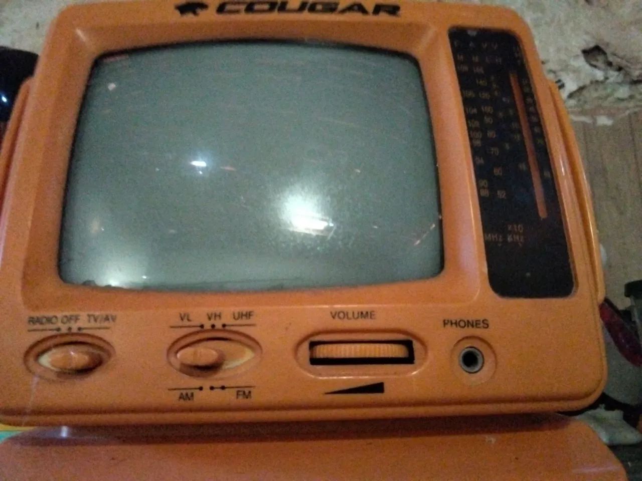 Televisor portátil cougar