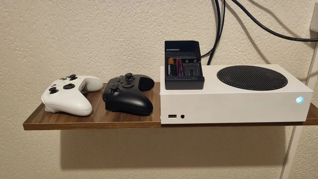 Vídeo game Xbox series S 2 controles e batlefield 6 e read dead redemption 2  