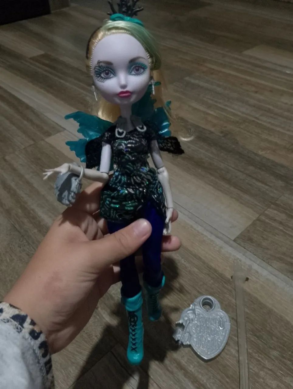 Boneca FayBelle Thorn de Ever After High