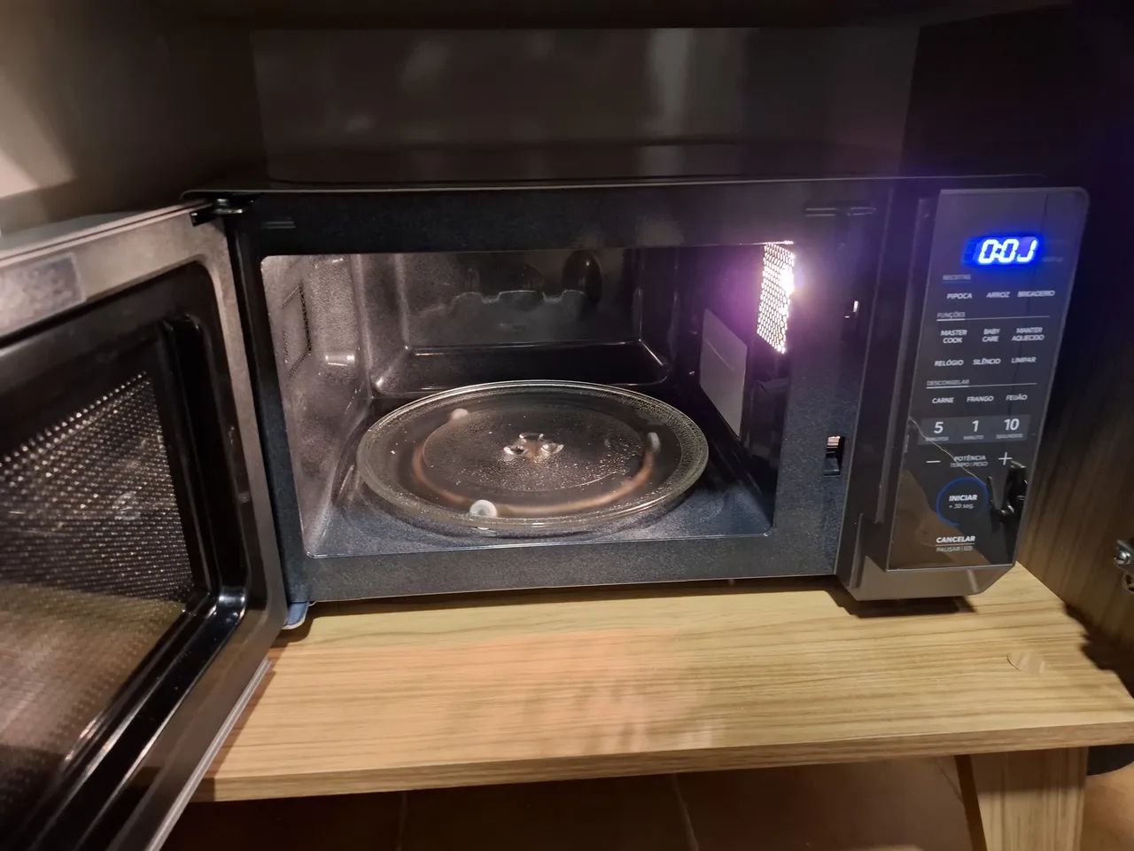 Micro-ondas Midea de 20L Prata
