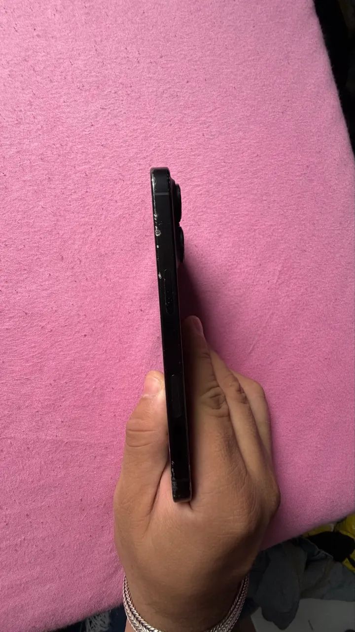 iPhone 16 pró com tela e traseira trincada - Foto 5