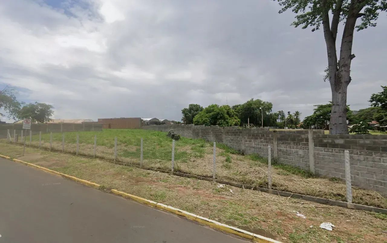 Terreno com 2.496m² Avenida - Pirassununga, SP - Foto 2
