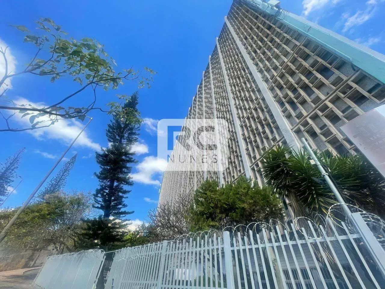 Andar corporativo com cerca de 1.320 m² em uma só laje