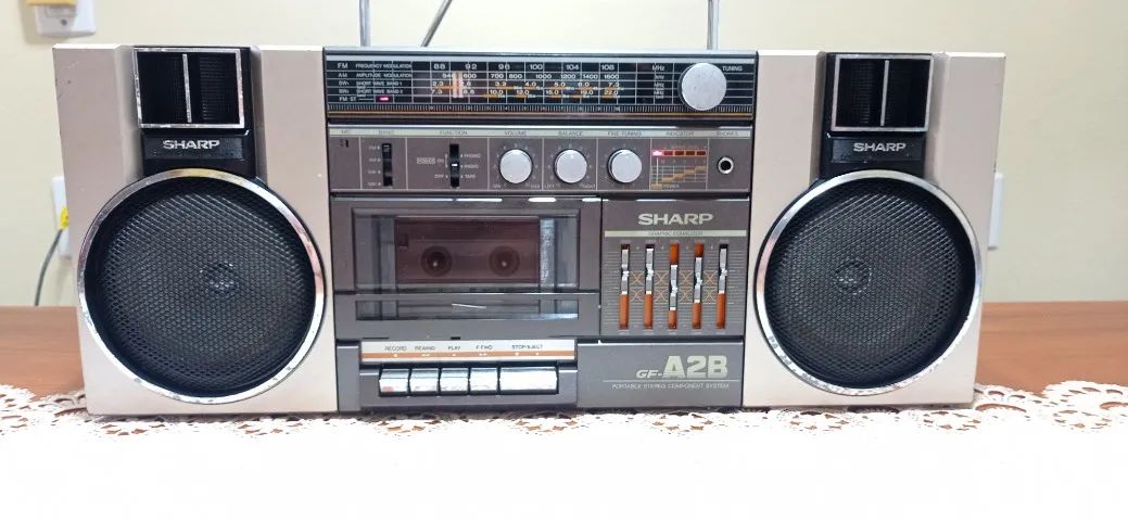 Rádio Sharp GF-A2B boombox -Leia - Aparelhos de Som - Cerro Branco