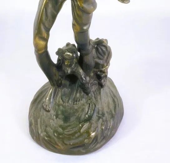 Grande Escultura Metal patinado representando Camponês e seu cachorro ao gosto europeu - Foto 2