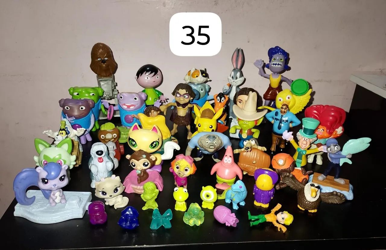 Lote com 35 brinquedos usados 