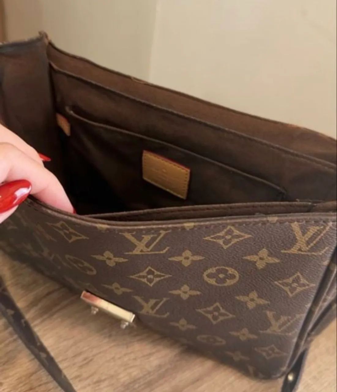 bolsa Lv usada no bom estado - Foto 2